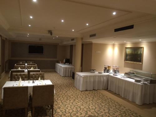 Pusat bisnis, Hotel Capitulum in Gyor