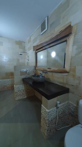 Three-Bedroom Beachfront Villa with Pool Access image 10