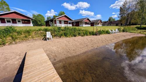 Viesnīcas āriene, Rolig häst, Kaneeling Stugby AB (Rolig hast, Kaneeling Stugby AB) in Dalskog