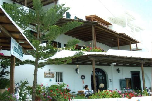Studios Flora Manos 5