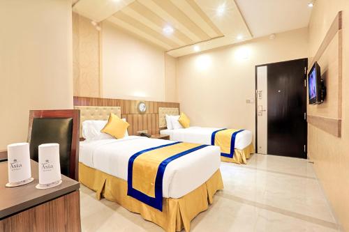 room detail thumbnail 2