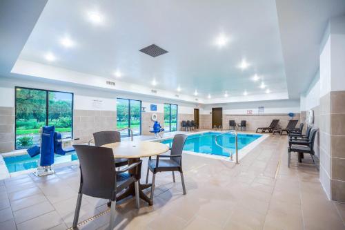 Swimming pool, Comfort Inn & Suites North Platte in North Platte (NE)