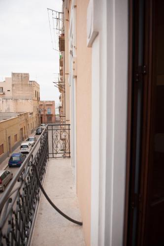 Studio with Balcony image 7