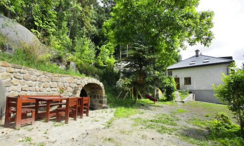 Facilities, Apartman pod skalou v Ceskem raji in Koberovy