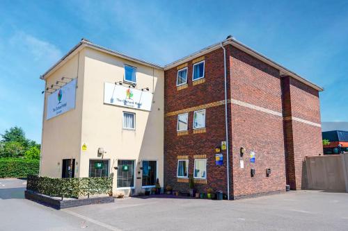 GO2 Gloucester Hotel by OYO