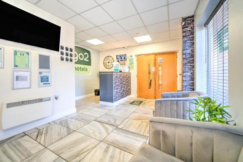 GO2 Gloucester Hotel by OYO