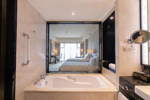 Double Room with Two Double Beds room in Junluxe Hotel Guangzhou Zengcheng