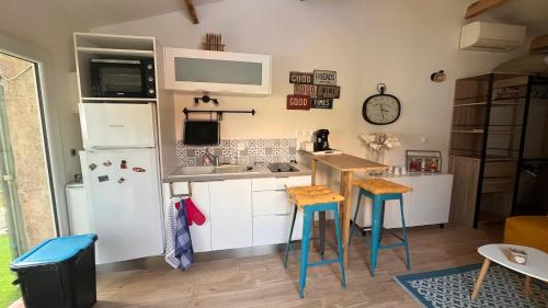 Studio independant dans villa near Scarparo le Bluegreen