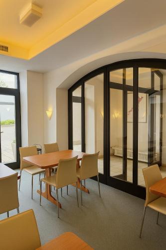 Food and beverages, Hotel Villa Noel am Hauptbahnhof in Plauen