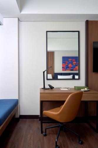Deluxe Double or Twin Room image 7