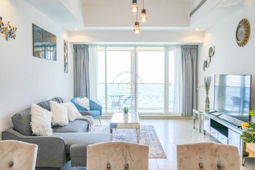Yogi - 2BR Churchill On High Floor With Burj View, Dubai
