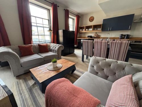 The Sandford Park Townhouse 6 Bed Sleeps 12 Entire Apartment