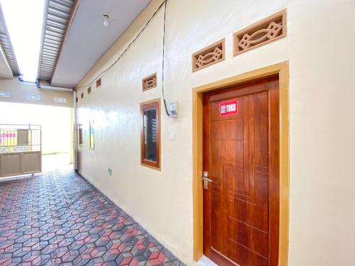 ทัศนียภาพภายนอกโรงแรม, RedDoorz near Terminal Baru Pasuruan in ปาซูรูอาน