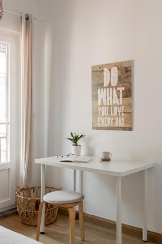 Stylish Hideaway in Heart of Cascais - image 2