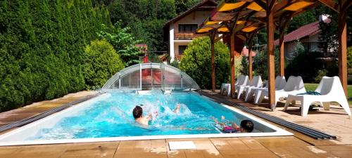 Peldbaseins, Wellness Simply Relax - Chopok - privatna sauna, virivka in Horná Lehota (Banská Bystrica)