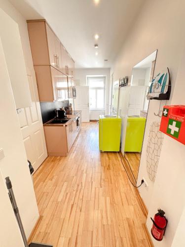 2 Bedroom Apartments, near Belvedere, Equipped Kitchen, no Elevator 4th Floor, Viena (foto 5)