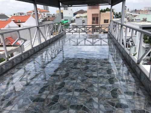 芹苴 Adora Central Park hostel with rooftop and floating market tour 3星级 酒店 餐厅