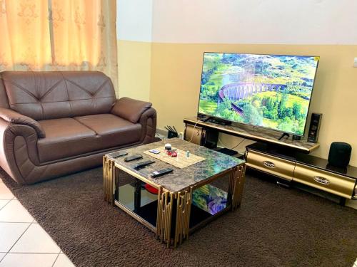 One-Bedroom Apartment image 7