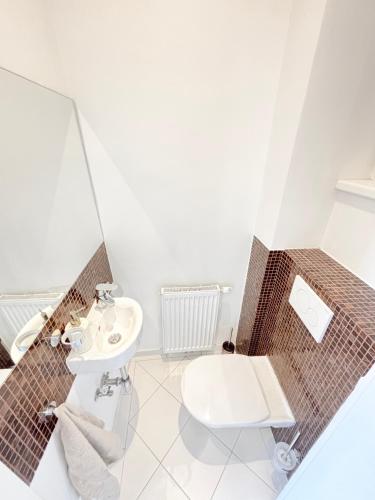 2 Bedroom Apartments, near Belvedere, Equipped Kitchen, no Elevator 4th Floor, Viena (foto 9)