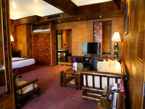 room detail thumbnail 1