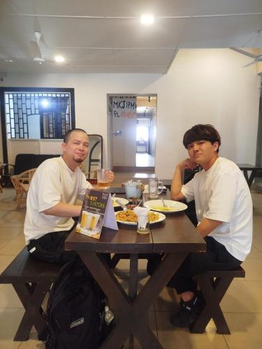 스누즈 스테이션 바이 시드니 갈레