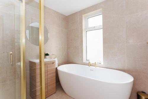 111 By Mayfair - Luxurious 12 Bedroom House, Portrush, Portrush (foto 9)