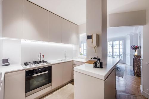Four Saint Germain - Elegant & Spacious 3 BDR Apartment in the Heart of Saint Germain - image 9