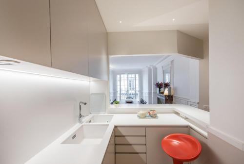 Four Saint Germain - Elegant & Spacious 3 BDR Apartment in the Heart of Saint Germain - image 11