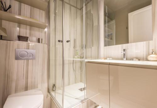 Four Saint Germain - Elegant & Spacious 3 BDR Apartment in the Heart of Saint Germain - image 4