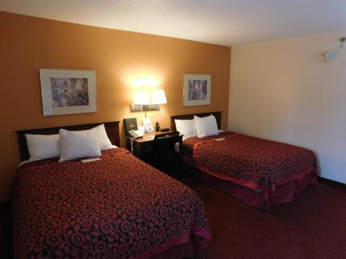 Days Inn & Suites by Wyndham Cedar Rapids - image 5
