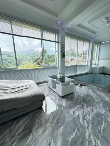 Teras Luhur Villa dengan Jacuzzi - Garut