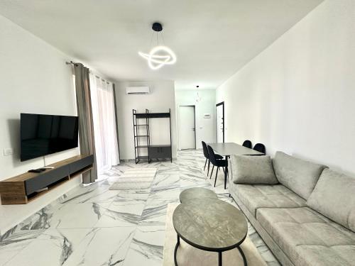 Koplietošanas atpūtas telpa ar TV, A&H Apartment 2 in Sakes