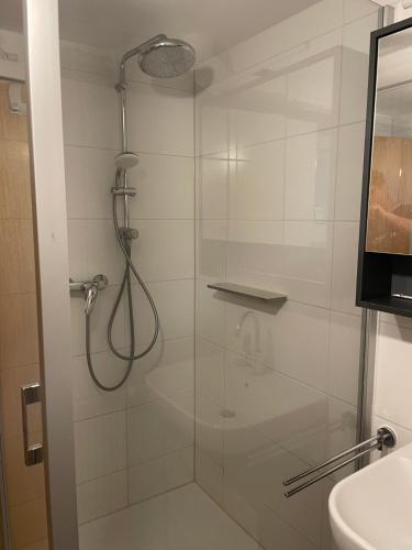 Fürdőszoba, Ganze Wohnung In Ruhiger Lage in Oerlenbach