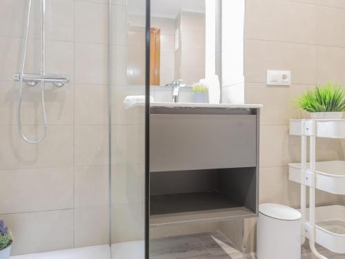 Apartamento para 6 Personas en la Playa con Parking y Wi-Fi - ES-325-7 - image 3