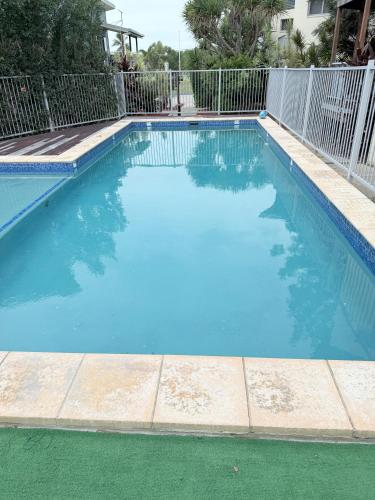 สระว่ายน้ำ, Emu Park Beach Motel in เยพพูม