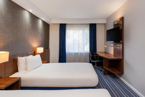 2 twin beds