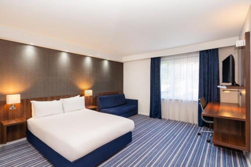 Holiday Inn Express Cambridge Duxford M11 Jct 10 an IHG Hotel - image 2