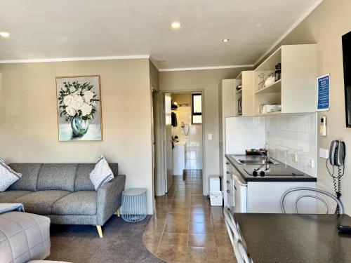 One-Bedroom Suite image 4