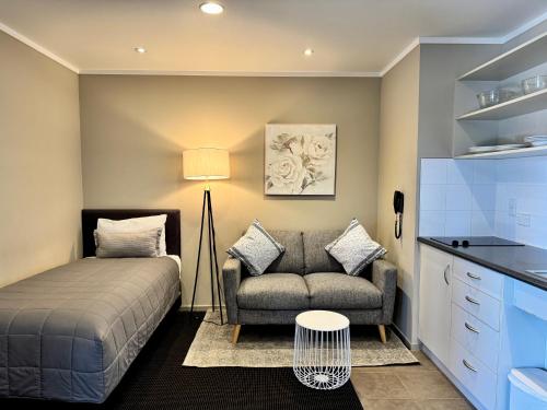One-Bedroom Suite - Disability Access image 2