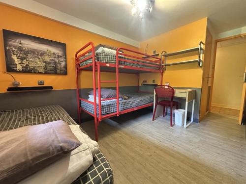 3 twin beds