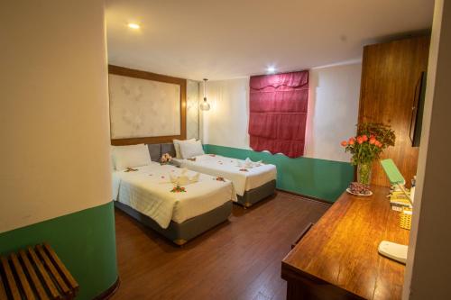 2 twin beds