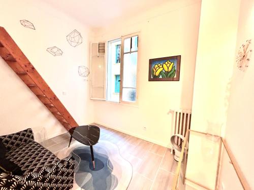 Studio close to Main Street and Train Station