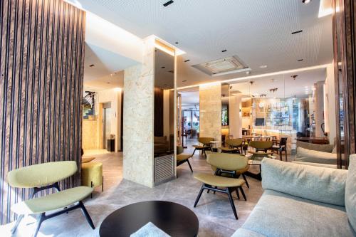 共用Lounge/電視區, 格蘭維亞酒店 (Hotel Gran Via) in 薩拉戈薩近中心