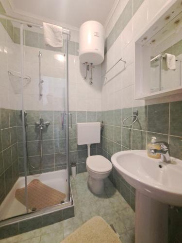 Two-Bedroom Apartment with Sea View and Balcony image 2