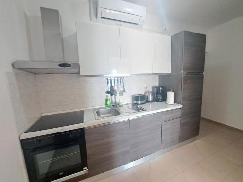 Comfort One-Bedroom Apartment with Sea View  image 4