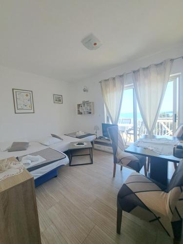 Comfort One-Bedroom Apartment with Sea View  image 5