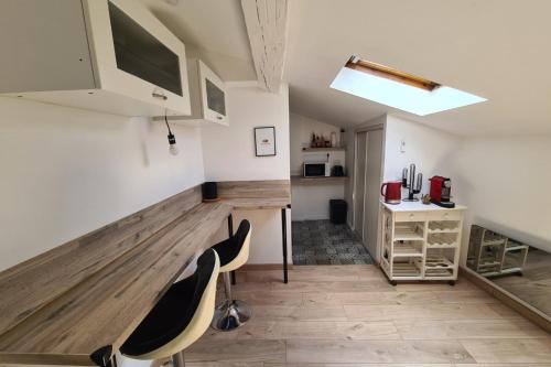 Nice studio under the roof ideal for 2 in Toulouse, Тулуза (фото 4)
