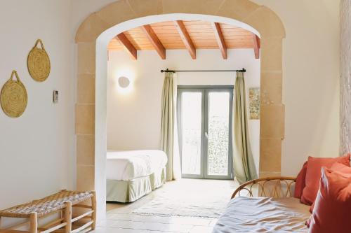 Curolla Petit Hotel - Tap to explore photos