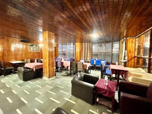 Hotel Hadimba palace Sky Mountain View - Near Mall Road , Manali in מנאלי
