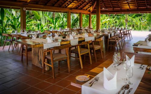 Restaurant, Farmhouse Resort & Spa in B'er